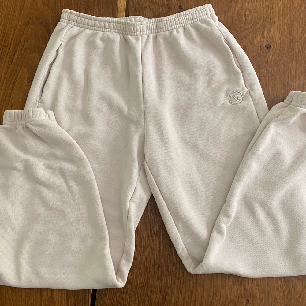 Vuori sweatpants size XS. Worn once and washed